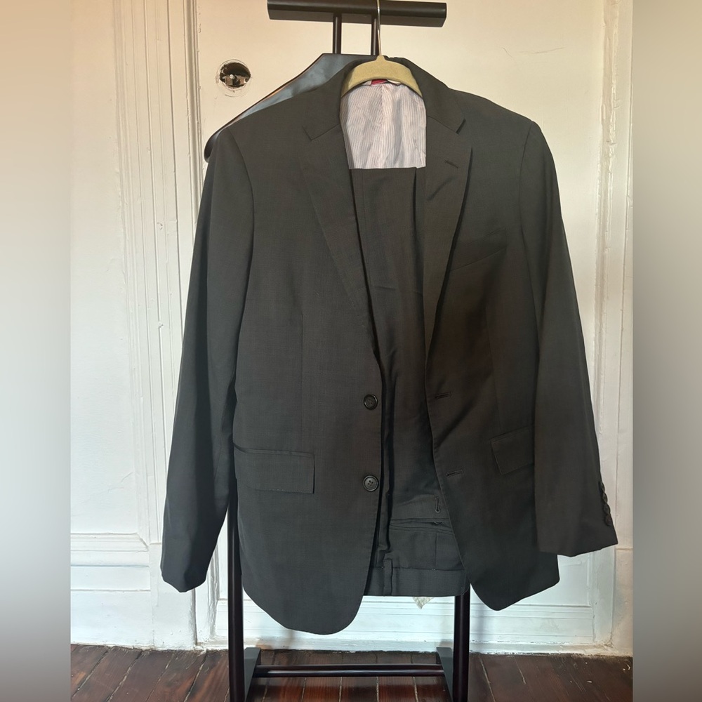 Brooks Brothers Red Fleece Charcoal Wool Suit